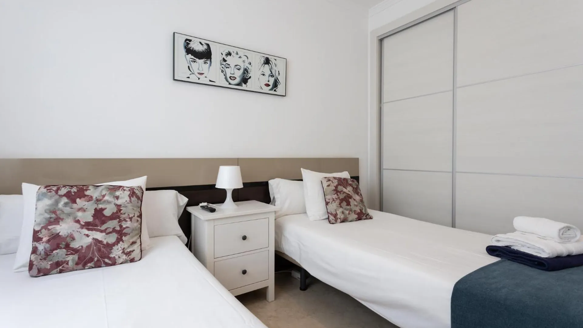 Mtr - Marbella Temporary Rent 3 Bedrooms Av Del Mar 0*,  Spain