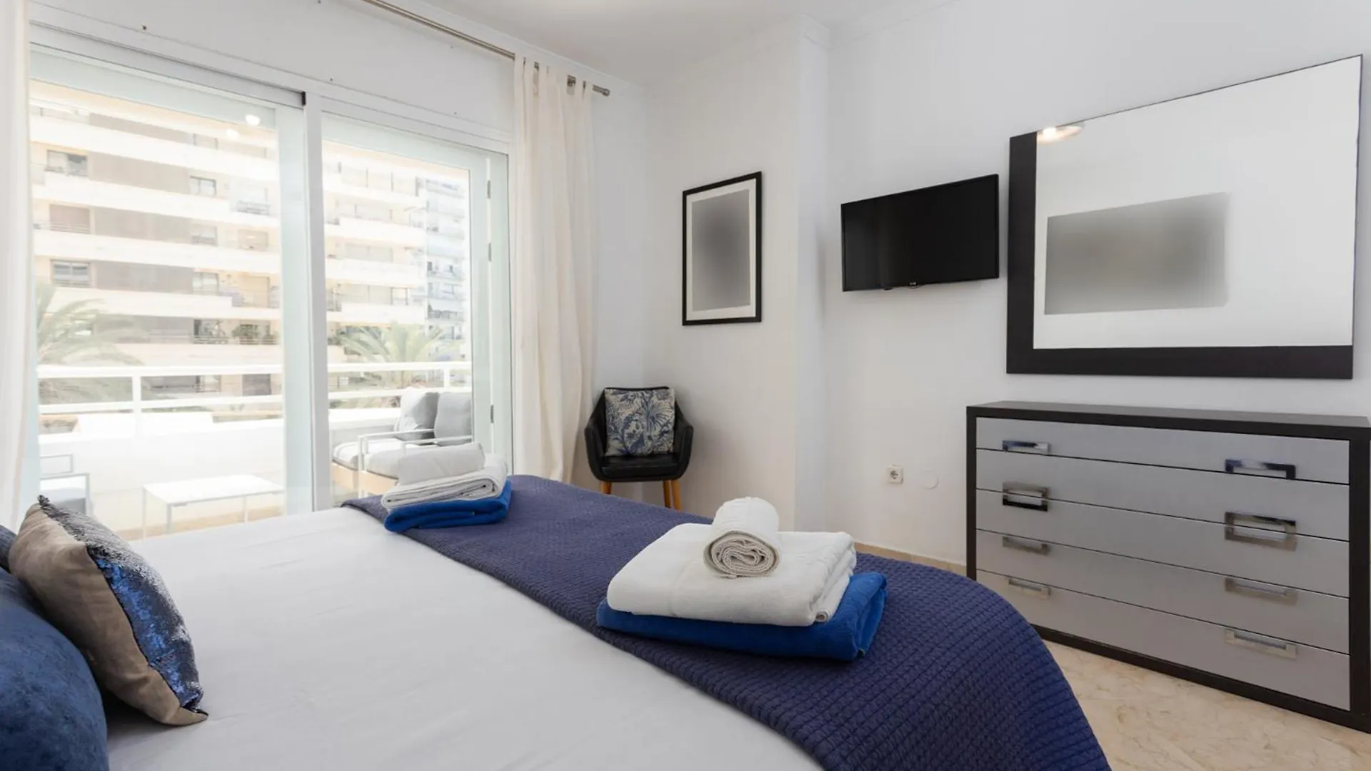 Mtr - Marbella Temporary Rent 3 Bedrooms Av Del Mar Apartment