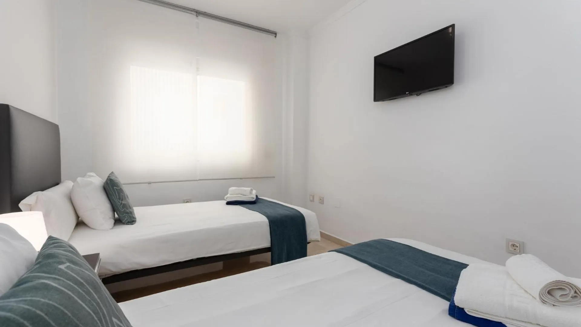 Mtr - Marbella Temporary Rent 3 Bedrooms Av Del Mar Apartment