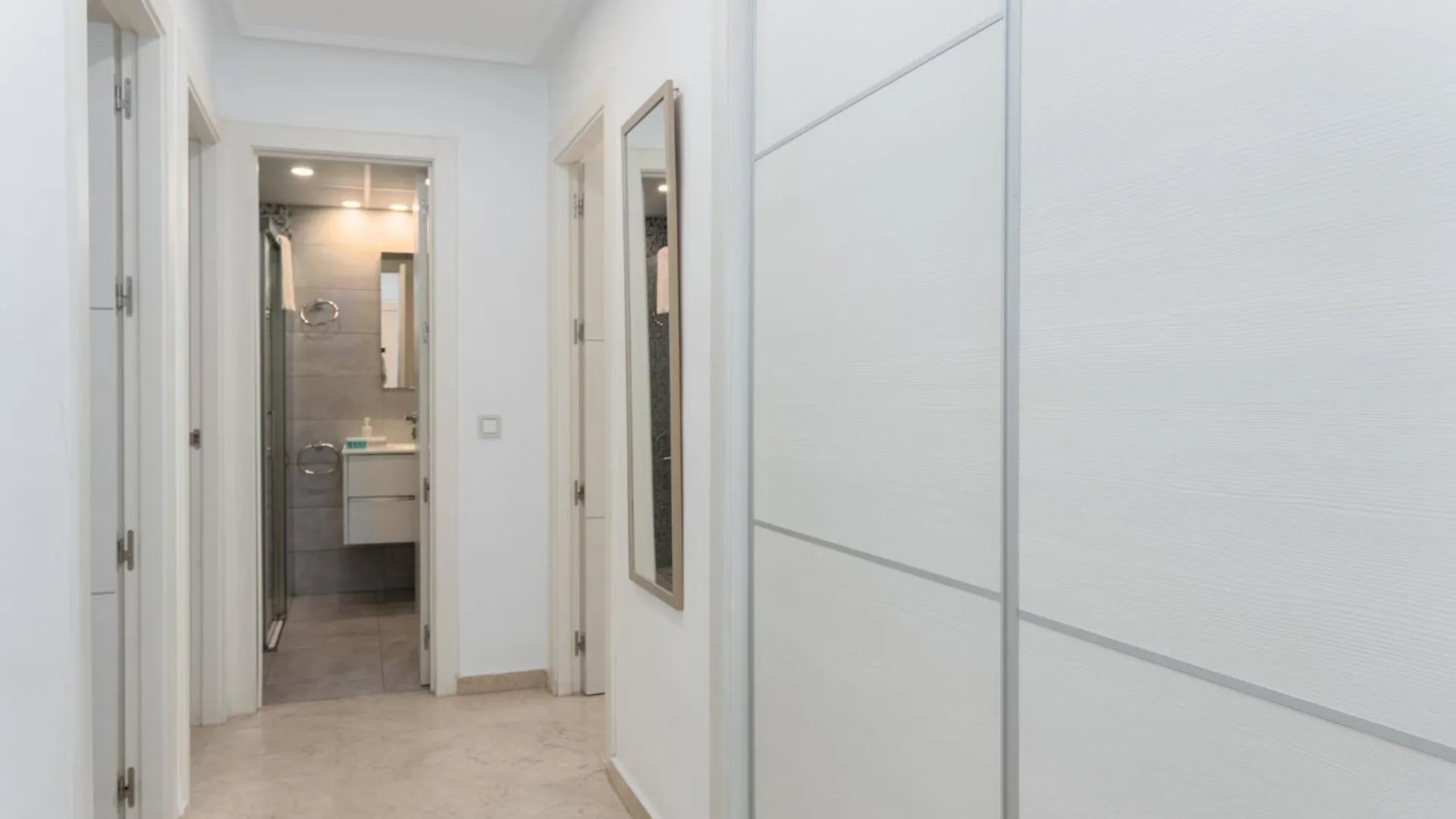 Mtr - Marbella Temporary Rent 3 Bedrooms Av Del Mar 0*,  Spain